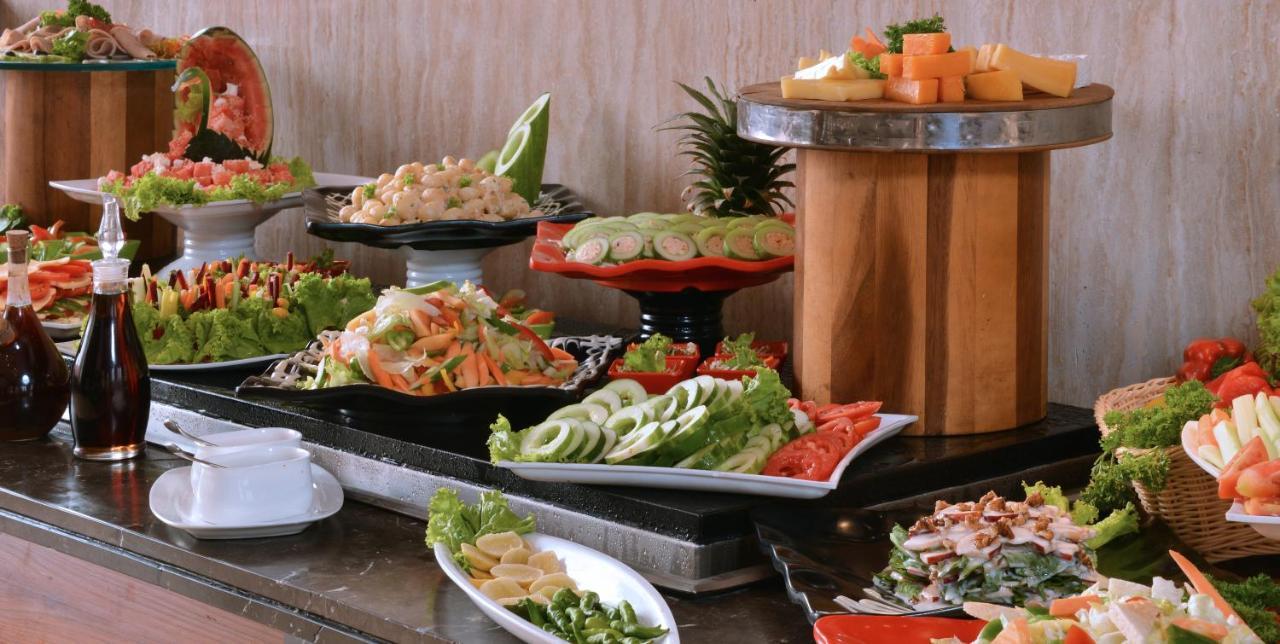 昌迪加尔潘切库拉假日酒店 外观 照片 A salad bar