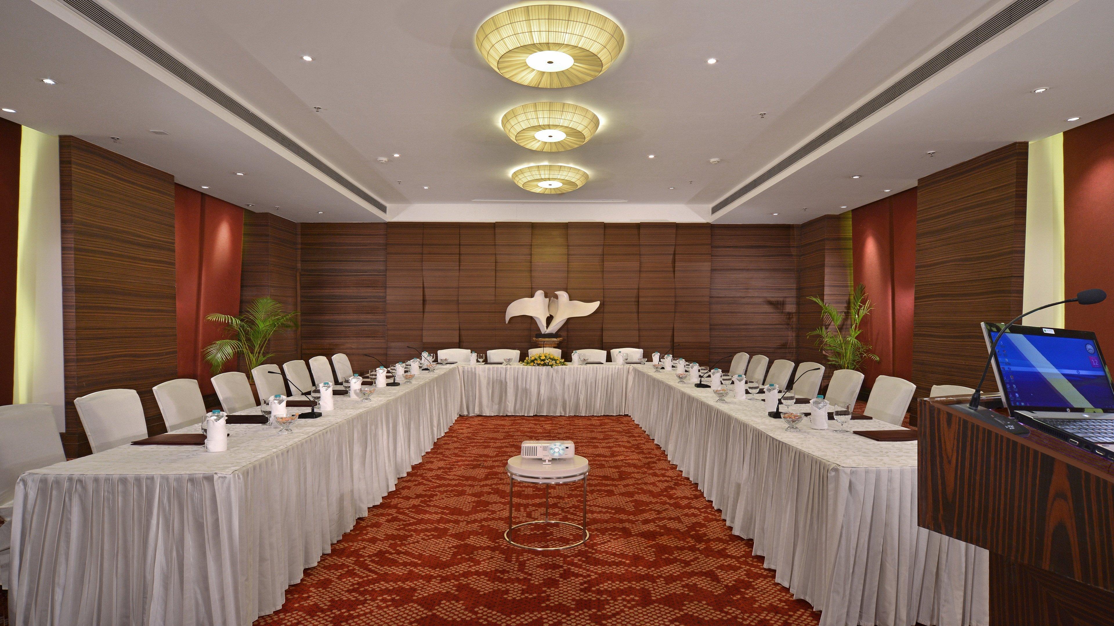 昌迪加尔潘切库拉假日酒店 外观 照片 A meeting room at a hotel