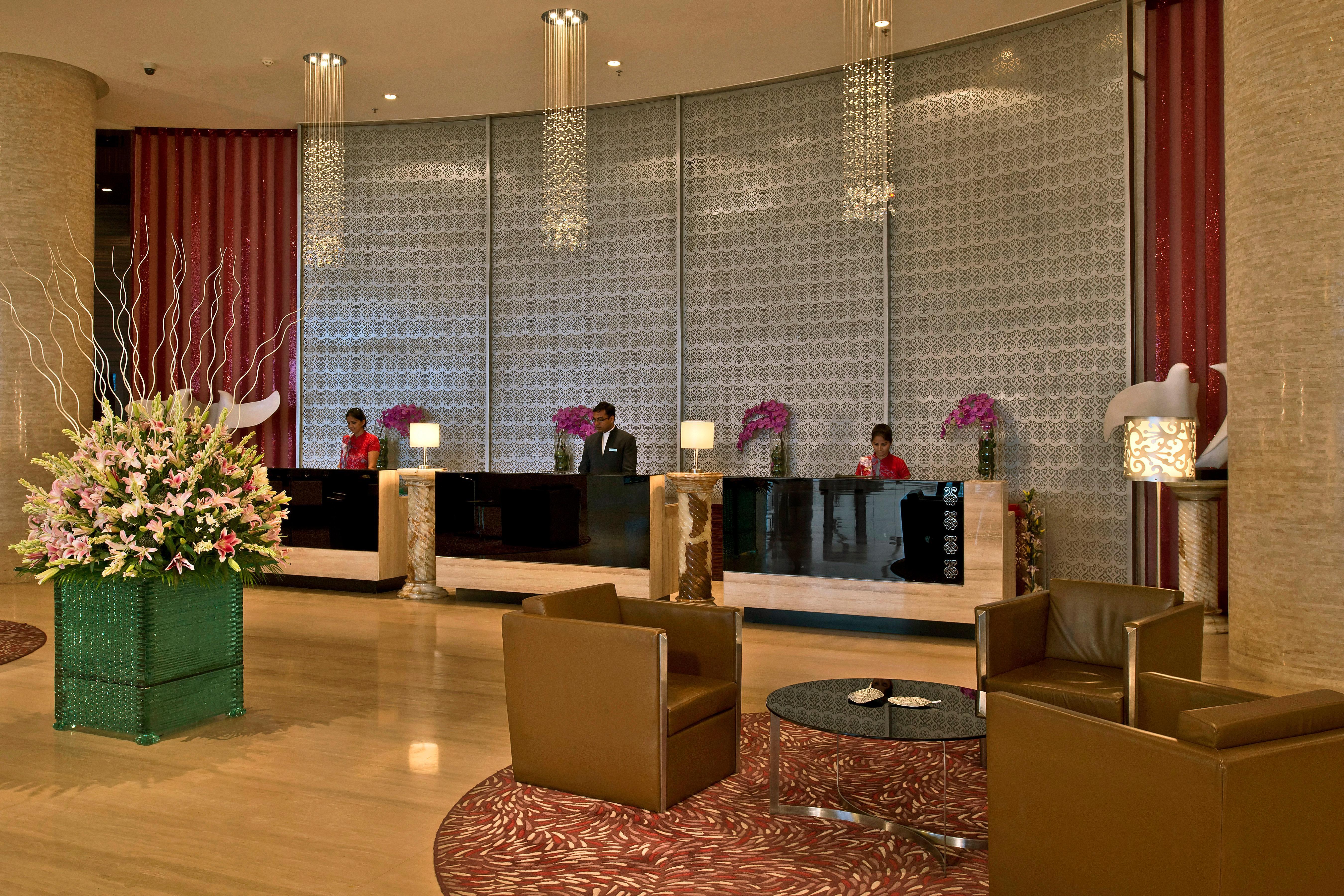 昌迪加尔潘切库拉假日酒店 外观 照片 The lobby of the hotel