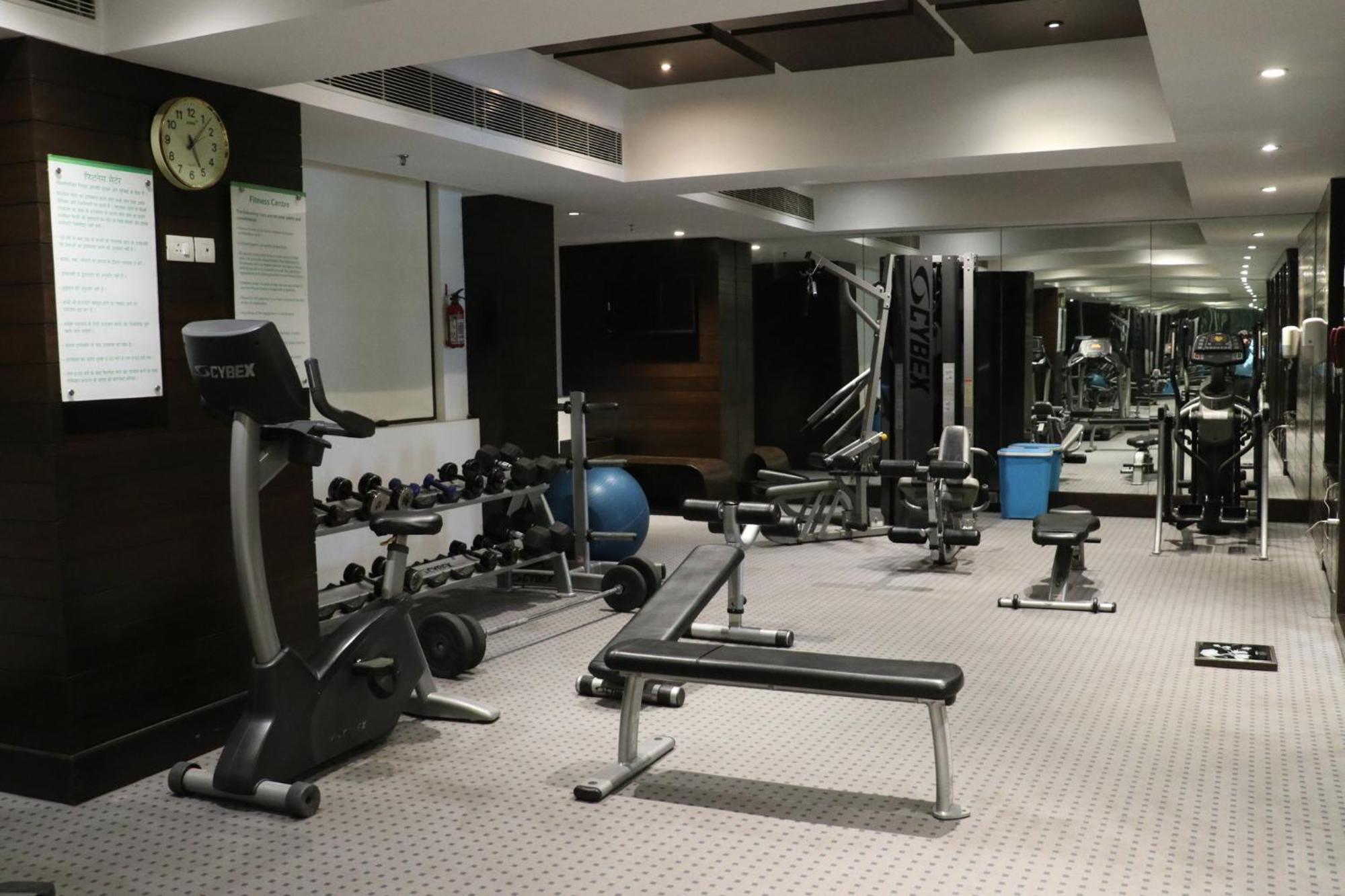 昌迪加尔潘切库拉假日酒店 外观 照片 The gym at the hotel
